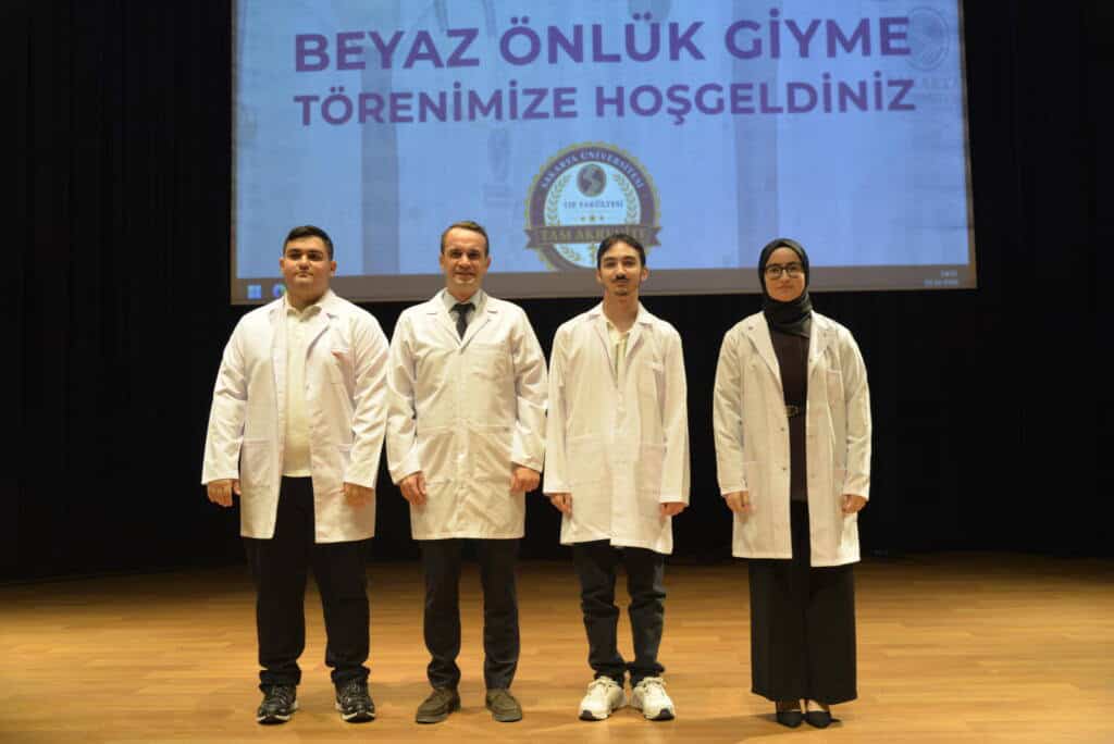 SAU Tıp Fakültesi Öğrencileri Beyaz Önlüklerini Giydi