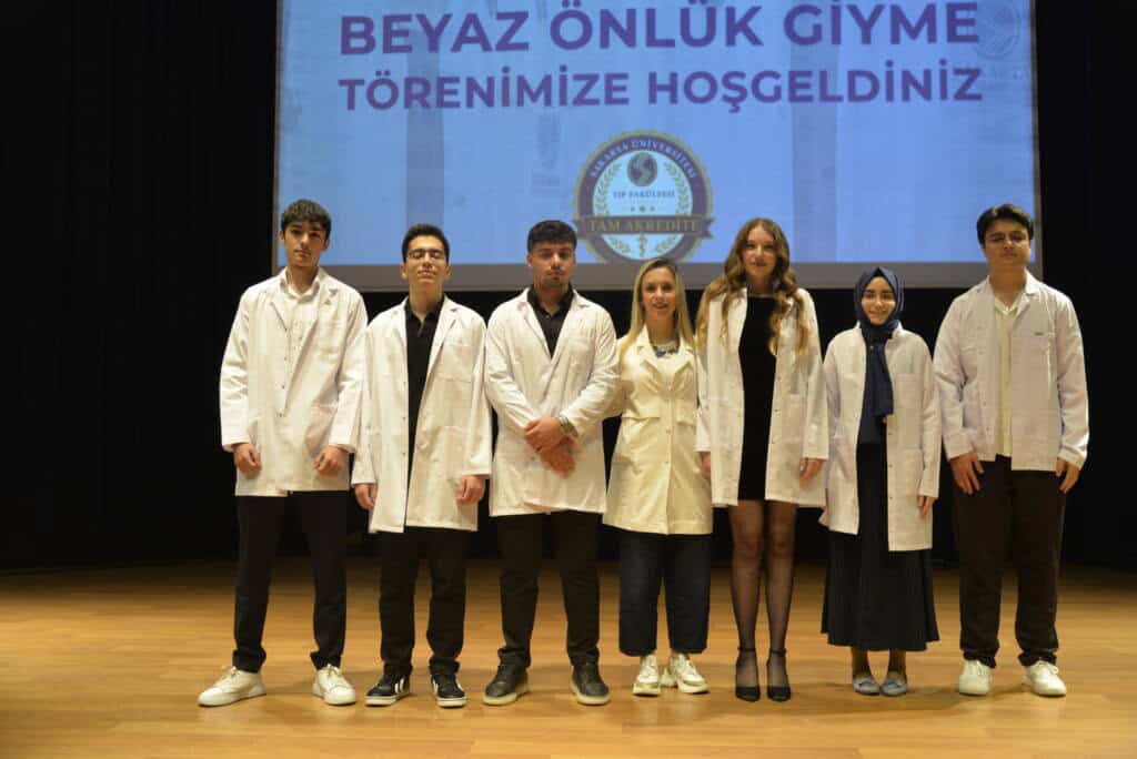 SAU Tıp Fakültesi Öğrencileri Beyaz Önlüklerini Giydi