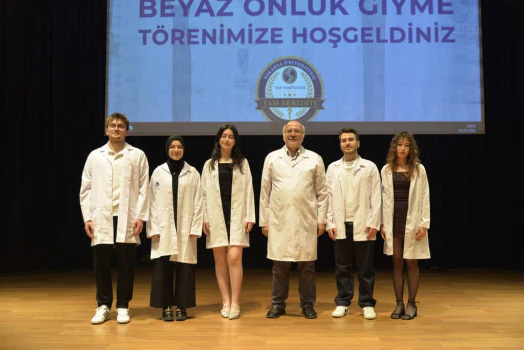 SAU Tıp Fakültesi Öğrencileri Beyaz Önlüklerini Giydi