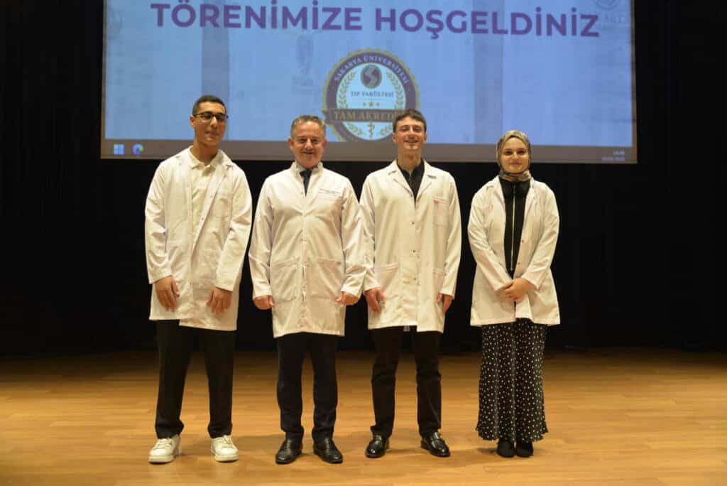 SAU Tıp Fakültesi Öğrencileri Beyaz Önlüklerini Giydi