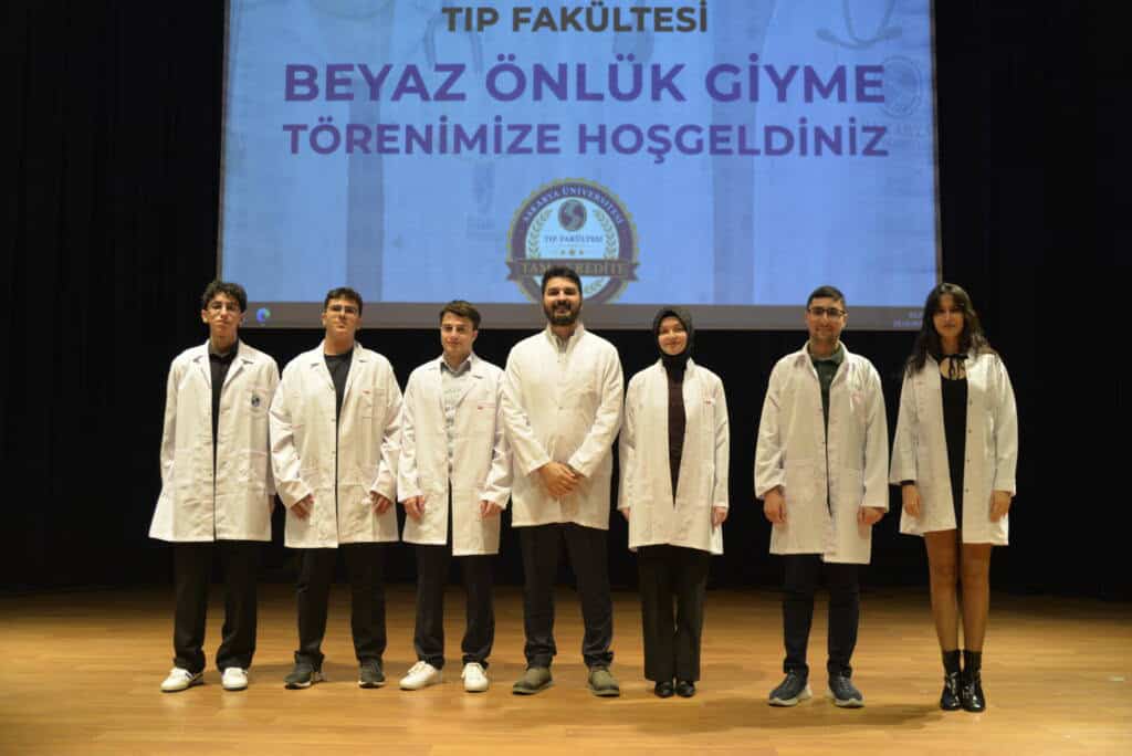 SAU Tıp Fakültesi Öğrencileri Beyaz Önlüklerini Giydi