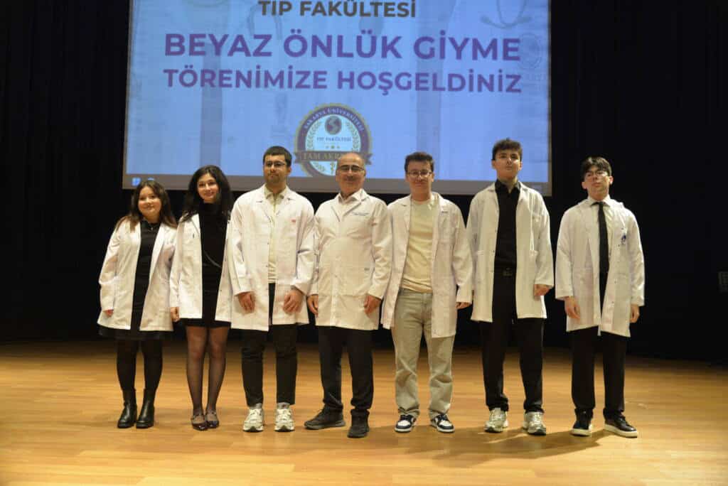 SAU Tıp Fakültesi Öğrencileri Beyaz Önlüklerini Giydi