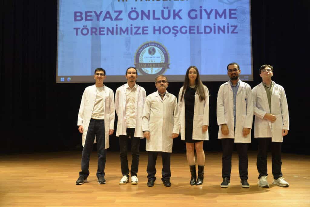 SAU Tıp Fakültesi Öğrencileri Beyaz Önlüklerini Giydi