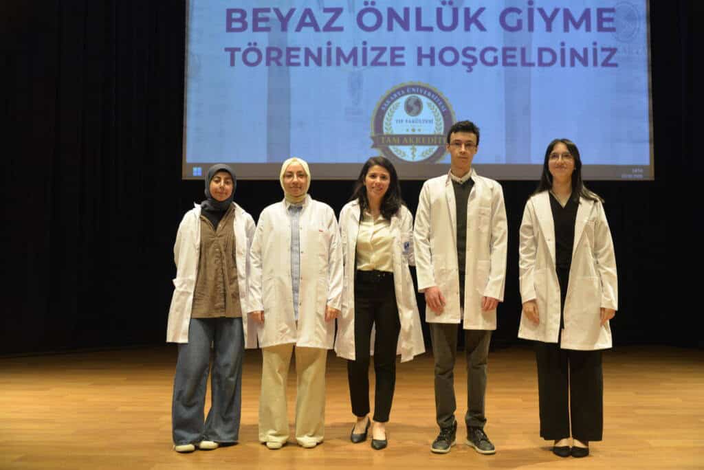 SAU Tıp Fakültesi Öğrencileri Beyaz Önlüklerini Giydi