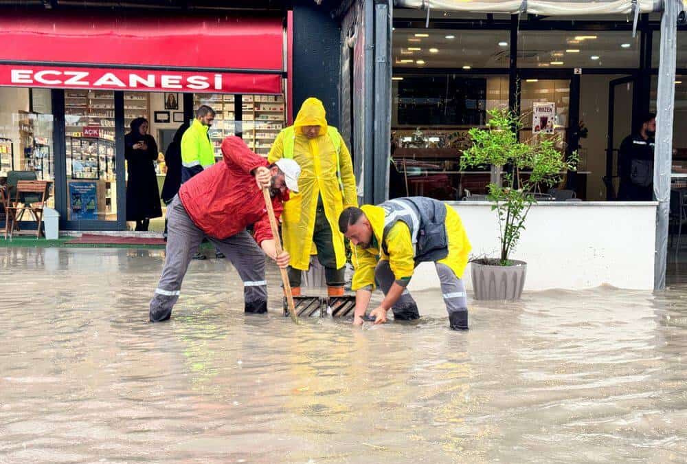 Serdivan Belediyesi Sağanak Yağışa Karşı Teyakkuzda