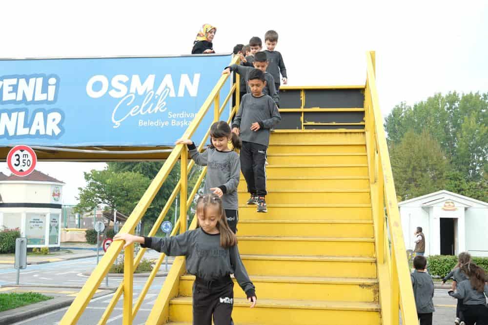 Serdivan Trafik Park’ta Miniklere Uygulamalı Trafik Eğitimi