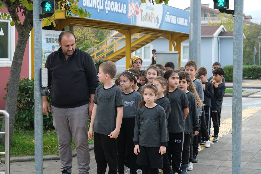 Serdivan Trafik Park’ta Miniklere Uygulamalı Trafik Eğitimi