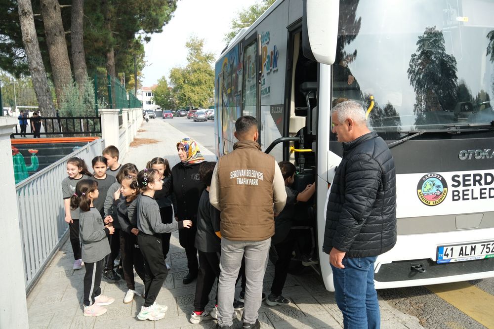 Serdivan Trafik Park’ta Miniklere Uygulamalı Trafik Eğitimi