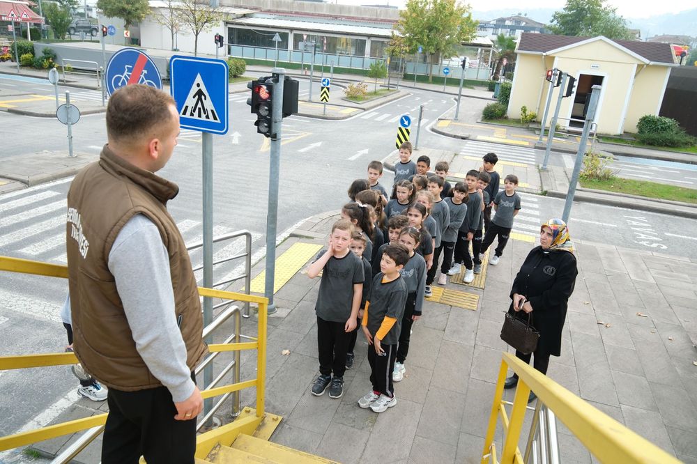 Serdivan Trafik Park’ta Miniklere Uygulamalı Trafik Eğitimi