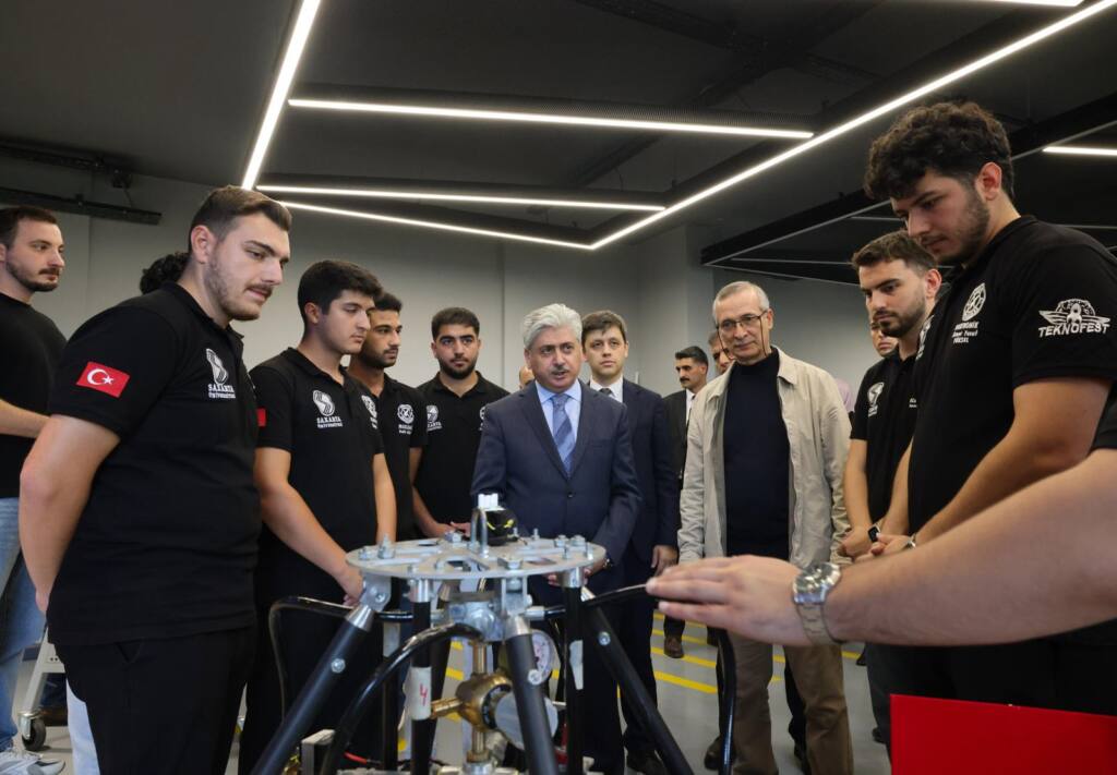Vali Doğan Sakarya Üniversitesi Milli Teknoloji Atölyesi’ni Ziyaret Etti