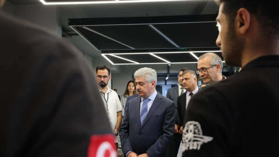 Vali Doğan Sakarya Üniversitesi Milli Teknoloji Atölyesi’ni Ziyaret Etti
