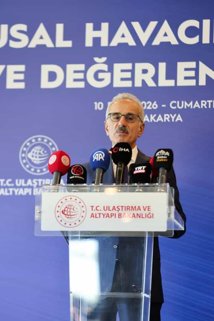 Vali Doğan Sapanca’daki 2. Havacılık Zirvesi’ne Katıldı