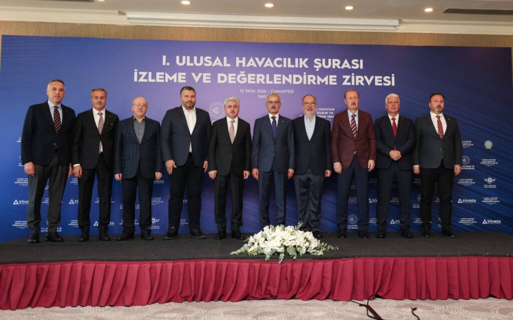 Vali Doğan Sapanca’daki 2. Havacılık Zirvesi’ne Katıldı