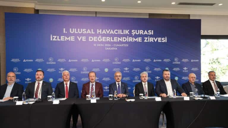 Vali Doğan Sapanca’daki 2. Havacılık Zirvesi’ne Katıldı