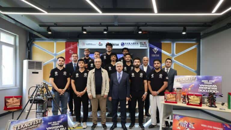 Vali Doğan, TEKNOFEST’te Derece Alan SAU’lüleri Tebrik Etti