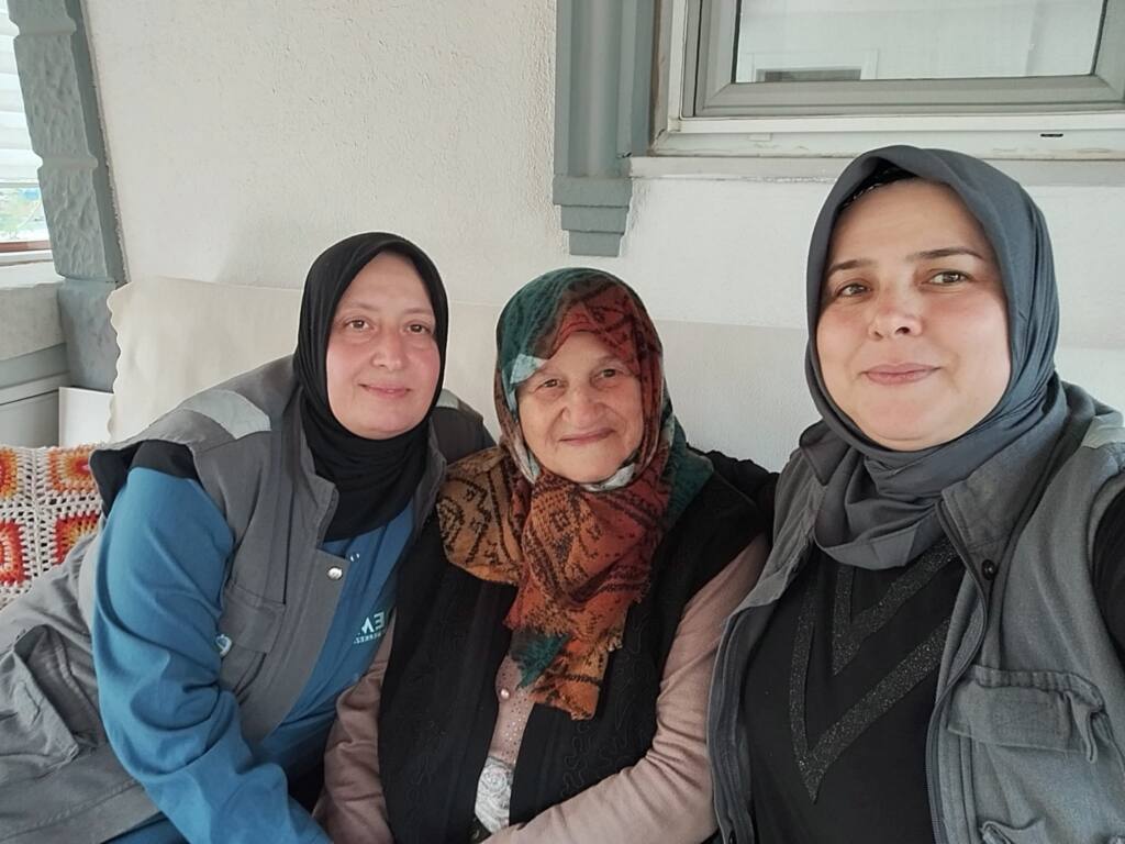 YADEM 1 Ekim Dünya Yaşlılar Günü’nde büyükleri ziyaret etti