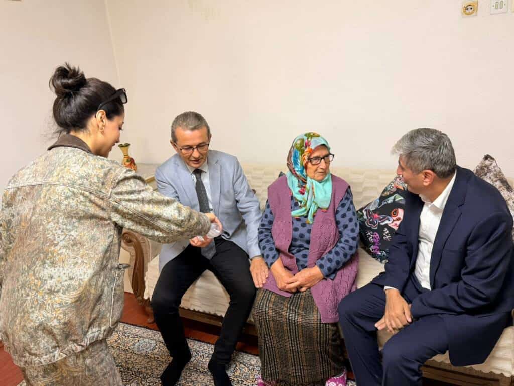 YADEM 1 Ekim Dünya Yaşlılar Günü’nde büyükleri ziyaret etti