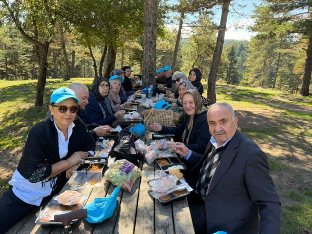 YADEM yaşlıları Taraklı Karagöl’de doğayla buluştu
